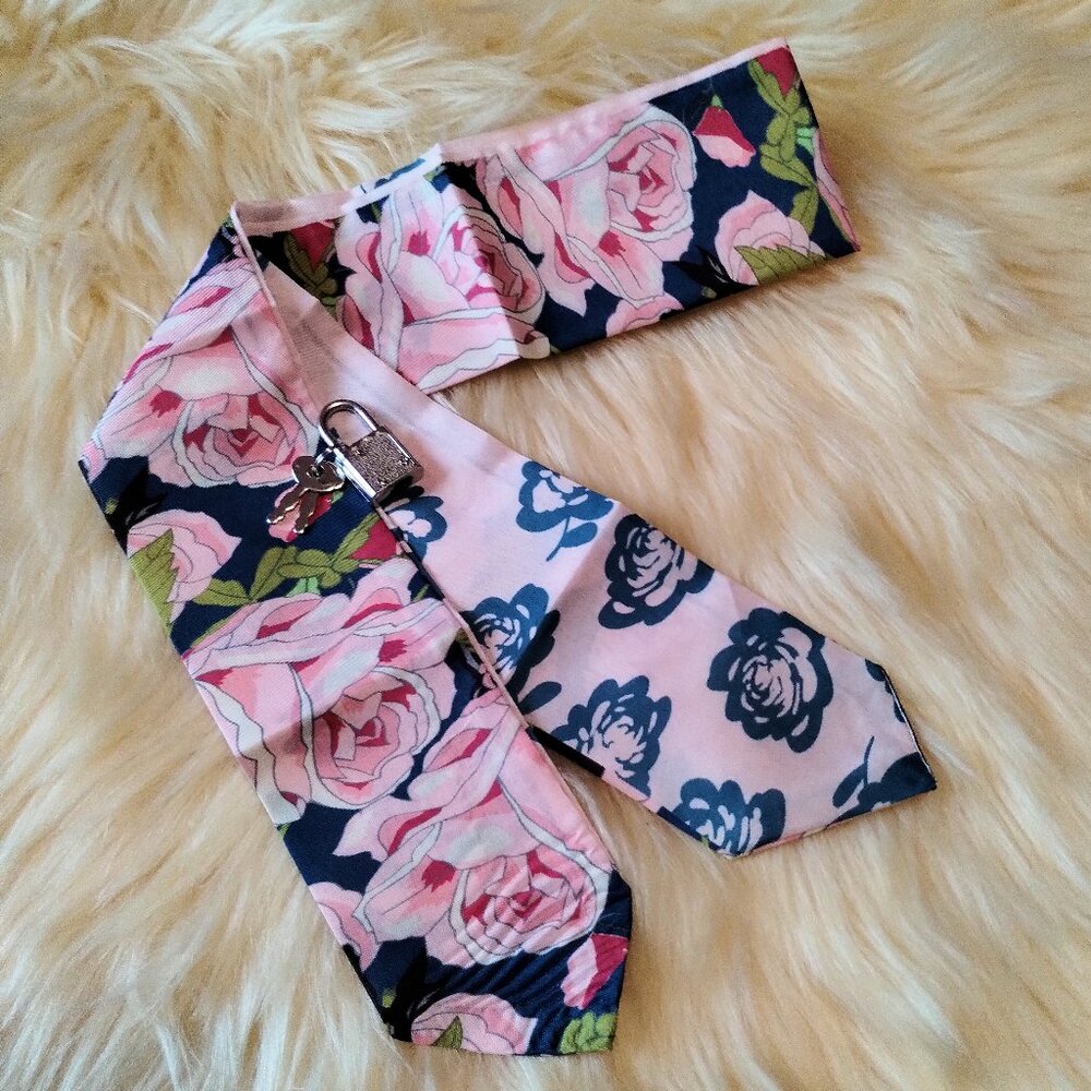 Floral Scarf and Lock and Key Set - Picture 2 of 4